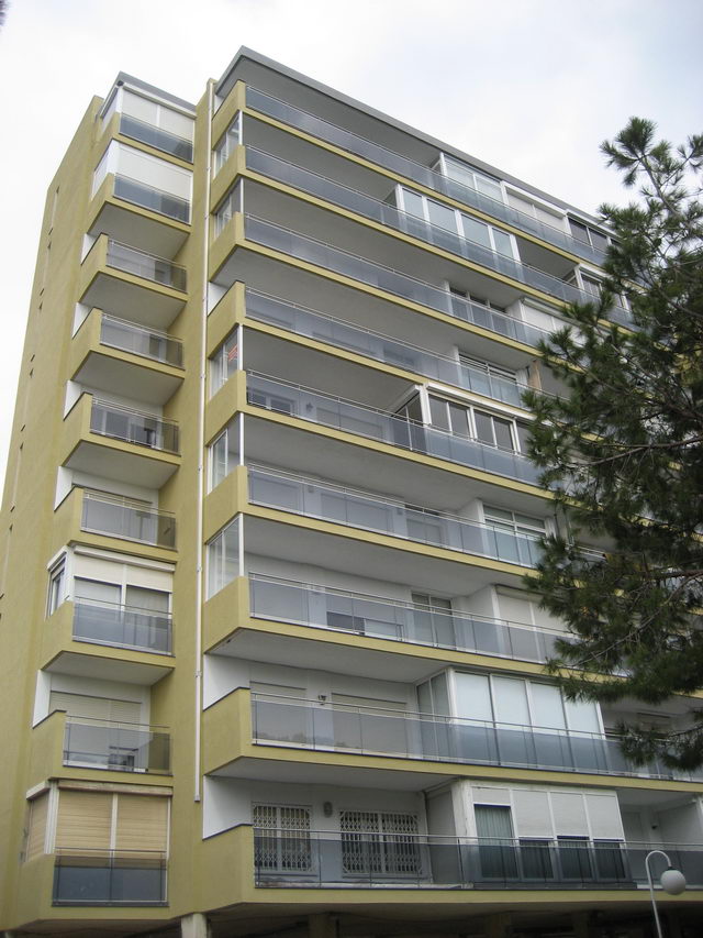 Parte del edificio Bermar Park de Gav&agrave; Mar totalmente reformado (Marzo de 2008)